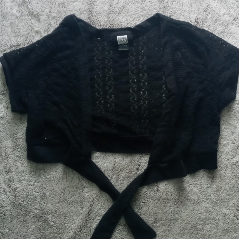 Woman's black short cardigan